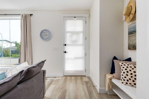 4629 72 Street Nw, Calgary, AB - Indoor Photo Showing Other Room