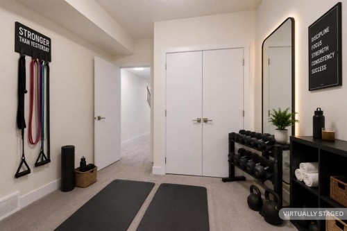 4629 72 Street Nw, Calgary, AB - Indoor Photo Showing Other Room