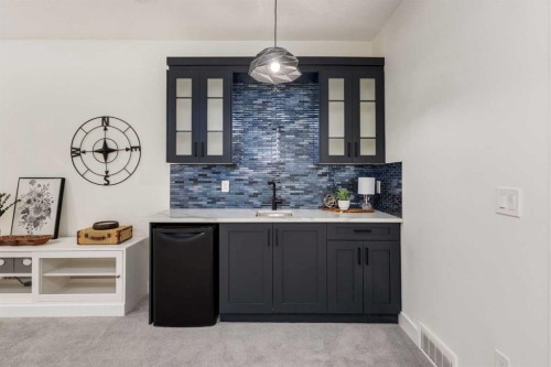 4629 72 Street Nw, Calgary, AB - Indoor Photo Showing Other Room