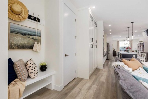 4629 72 Street Nw, Calgary, AB - Indoor