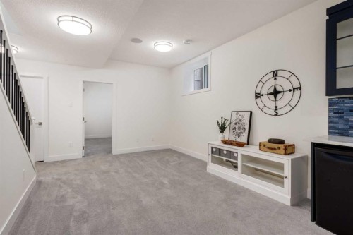 4629 72 Street Nw, Calgary, AB - Indoor Photo Showing Other Room