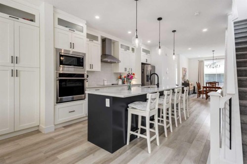 4629 72 Street Nw, Calgary, AB - Indoor Photo Showing Kitchen With Upgraded Kitchen