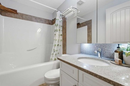412 Highland Close, Strathmore, AB 