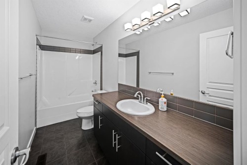 29 Mary Dover Drive Sw, Calgary, AB 
