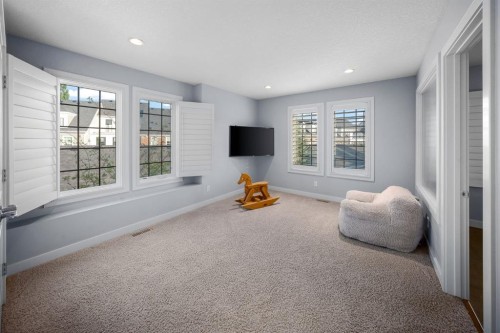 29 Mary Dover Drive Sw, Calgary, AB 