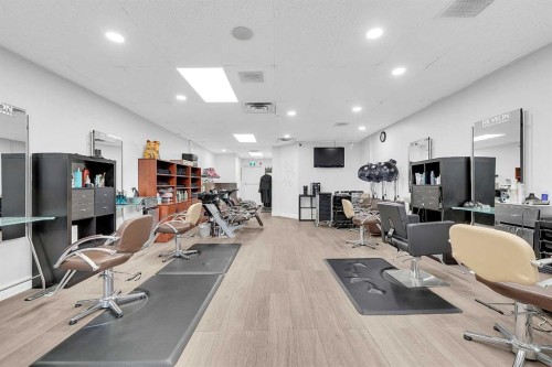 222 16 Avenue Ne, Calgary, AB 