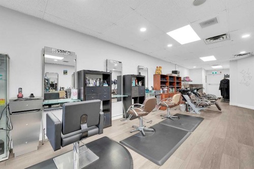 222 16 Avenue Ne, Calgary, AB 