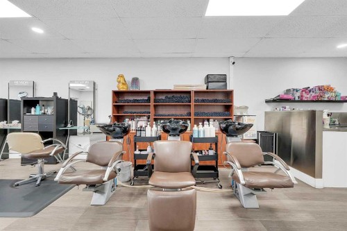 222 16 Avenue Ne, Calgary, AB 