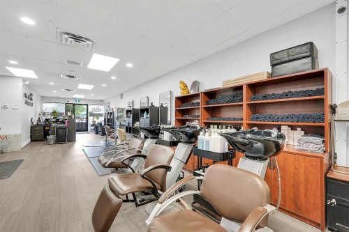 222 16 Avenue Ne, Calgary, AB 