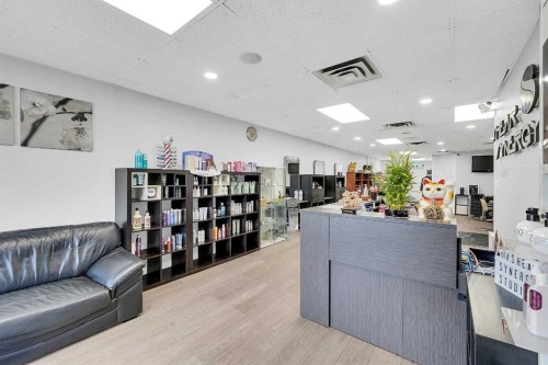 222 16 Avenue Ne, Calgary, AB 