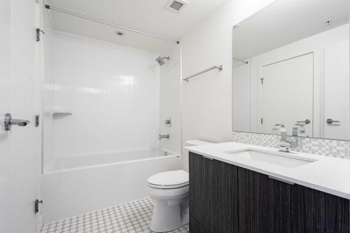1004-930 6 Avenue Sw, Calgary, AB - Indoor Photo Showing Bathroom