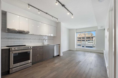 1004-930 6 Avenue Sw, Calgary, AB - Indoor Photo Showing Kitchen With Upgraded Kitchen