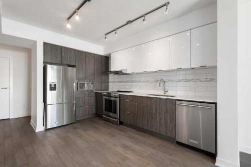 1004-930 6 Avenue Sw, Calgary, AB - Indoor Photo Showing Kitchen With Stainless Steel Kitchen