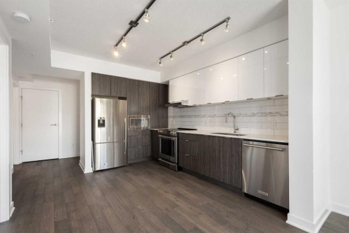 1004-930 6 Avenue Sw, Calgary, AB - Indoor Photo Showing Kitchen With Stainless Steel Kitchen With Upgraded Kitchen