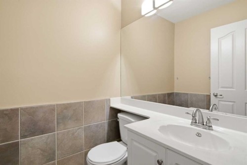 144 Douglas Ridge Close Se, Calgary, AB - Indoor Photo Showing Bathroom