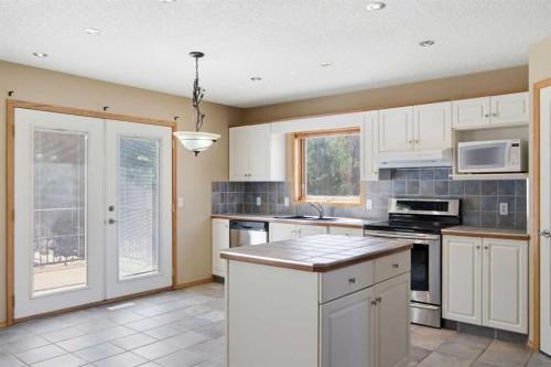 144 Douglas Ridge Close Se, Calgary, AB - Indoor Photo Showing Kitchen