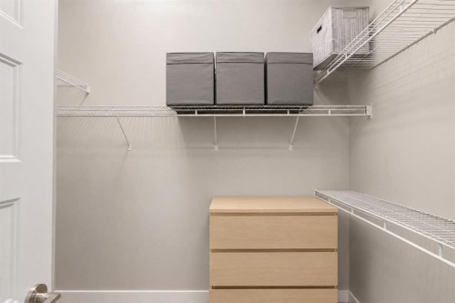 5-308 11 Avenue Ne, Calgary, AB - Indoor With Storage