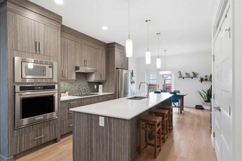 5-308 11 Avenue Ne, Calgary, AB - Indoor Photo Showing Kitchen With Stainless Steel Kitchen With Double Sink With Upgraded Kitchen
