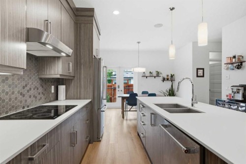 5-308 11 Avenue Ne, Calgary, AB - Indoor Photo Showing Kitchen With Double Sink With Upgraded Kitchen