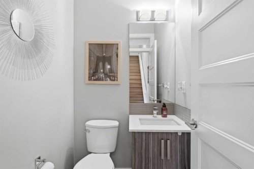 5-308 11 Avenue Ne, Calgary, AB - Indoor Photo Showing Bathroom