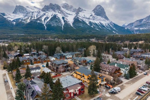 102-714 3Rd Street, Canmore, AB 