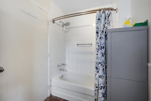 2714 74 Avenue Se, Calgary, AB 