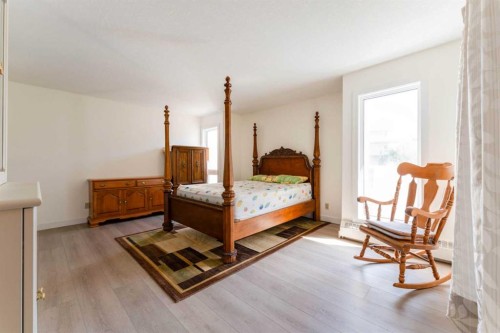 204-3747 42 Street Nw, Calgary, AB - Indoor Photo Showing Bedroom