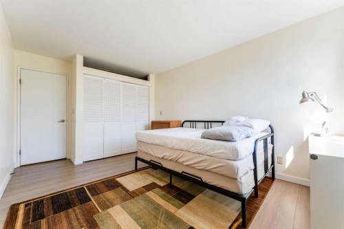 204-3747 42 Street Nw, Calgary, AB - Indoor Photo Showing Bedroom