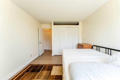 204-3747 42 Street Nw, Calgary, AB - Indoor Photo Showing Bedroom