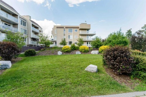 204-3747 42 Street Nw, Calgary, AB - Outdoor