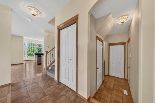 63 Cougartown Close Sw, Calgary, AB 
