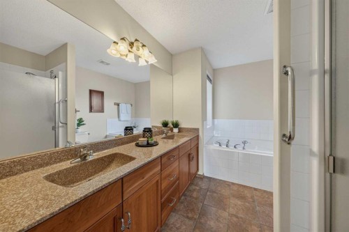63 Cougartown Close Sw, Calgary, AB 