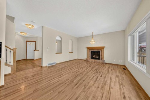 63 Cougartown Close Sw, Calgary, AB 