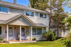 383 Killarney Glen Court SW Calgary, AB T3E 7H4