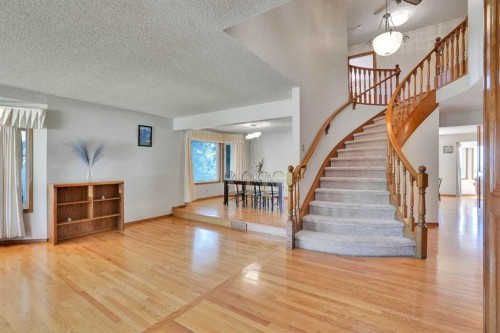 88 Edelweiss Drive Nw, Calgary, AB 