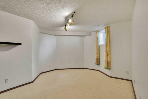 88 Edelweiss Drive Nw, Calgary, AB 