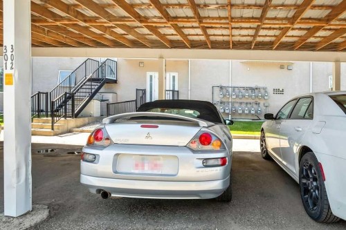 302-15 Lineham Avenue, Okotoks, AB - Indoor Photo Showing Garage