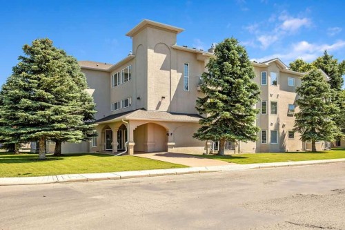 302-15 Lineham Avenue, Okotoks, AB - Outdoor