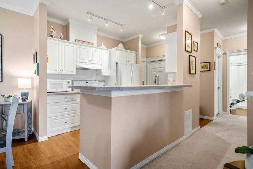 302-15 Lineham Avenue, Okotoks, AB - Indoor Photo Showing Kitchen