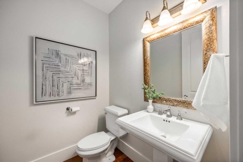 41 Aspen Ridge Way Sw, Calgary, AB - Indoor Photo Showing Bathroom