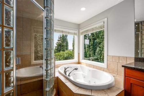 41 Aspen Ridge Way Sw, Calgary, AB - Indoor Photo Showing Bathroom