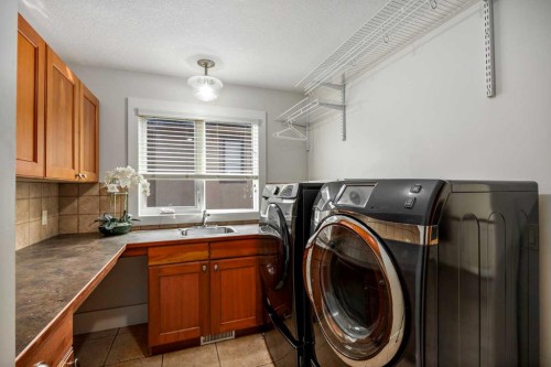 41 Aspen Ridge Way Sw, Calgary, AB - Indoor Photo Showing Laundry Room