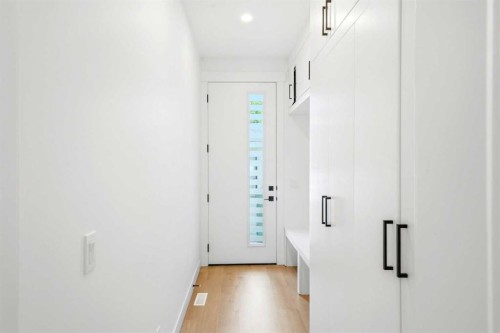 2808 40 Street Sw, Calgary, AB - Indoor Photo Showing Other Room