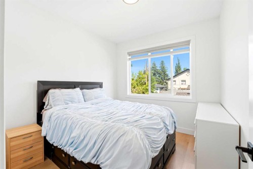 2808 40 Street Sw, Calgary, AB - Indoor Photo Showing Bedroom