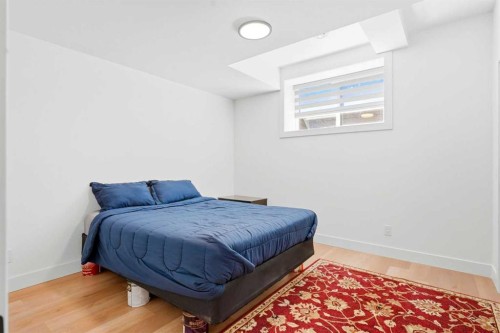 2808 40 Street Sw, Calgary, AB - Indoor Photo Showing Bedroom