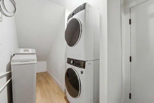 2808 40 Street Sw, Calgary, AB - Indoor Photo Showing Laundry Room