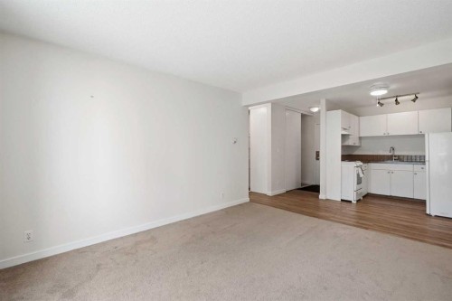 203B-5601 Dalton Drive Nw, Calgary, AB - Indoor Photo Showing Kitchen