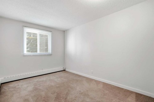 203B-5601 Dalton Drive Nw, Calgary, AB - Indoor Photo Showing Other Room