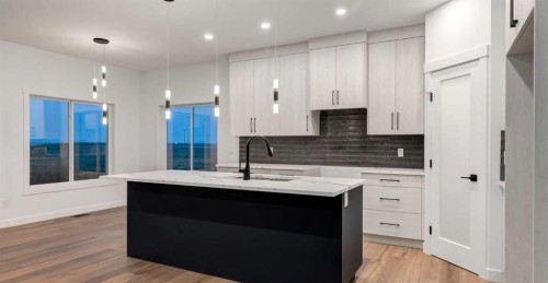 232 Red Tail Ridge Se, High River, AB - Indoor Photo Showing Kitchen With Upgraded Kitchen