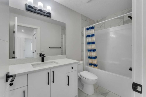 247 Coopers Cove Sw, Airdrie, AB - Indoor Photo Showing Bathroom